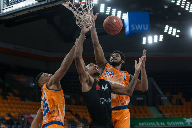 效力于英超 效力于英超